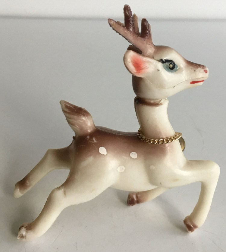 Affordable Plastic Christmas Reindeer: Boost Your Holiday Decor插图3