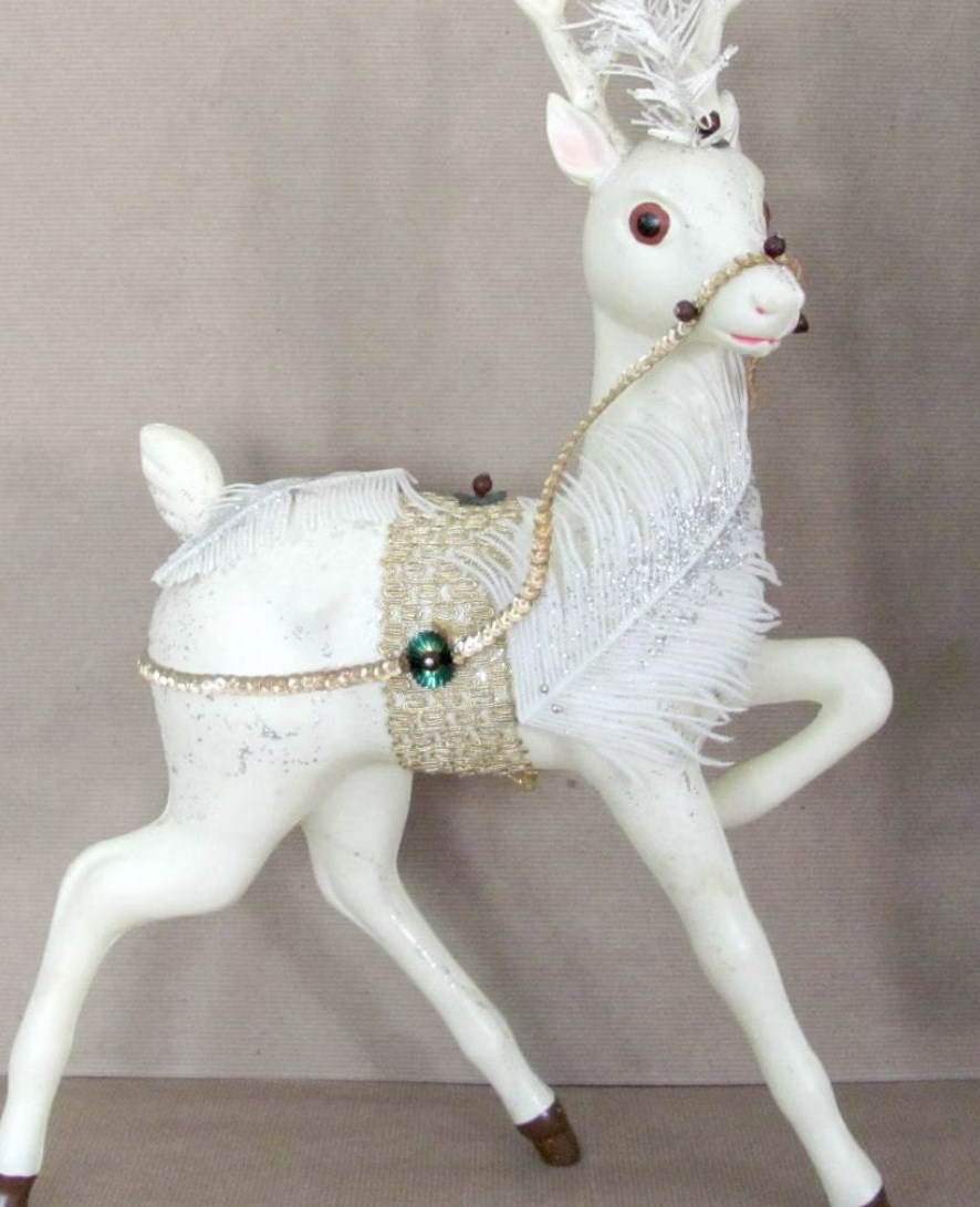 Affordable Plastic Christmas Reindeer: Boost Your Holiday Decor插图4