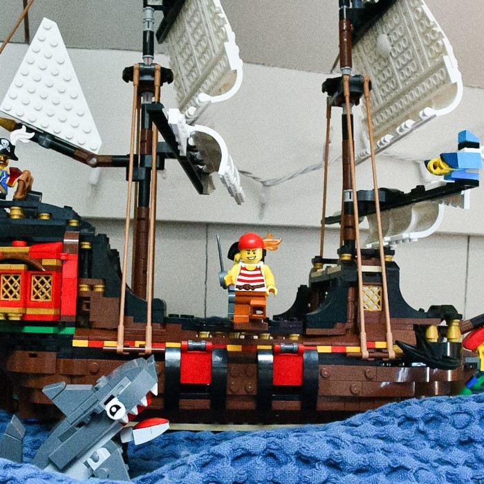 how much does it cost to make a lego set