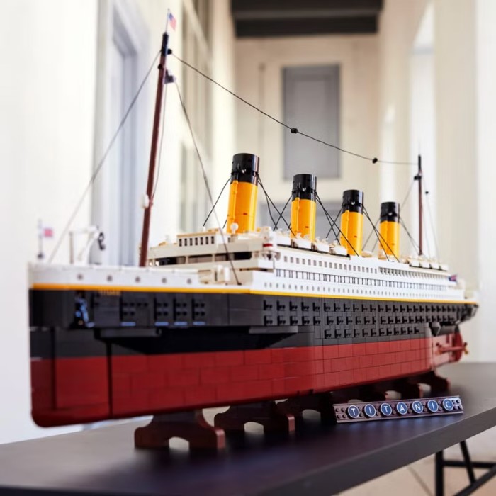 what lego set has the most pieces