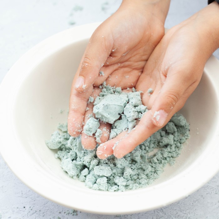 moon sand vs kinetic sand