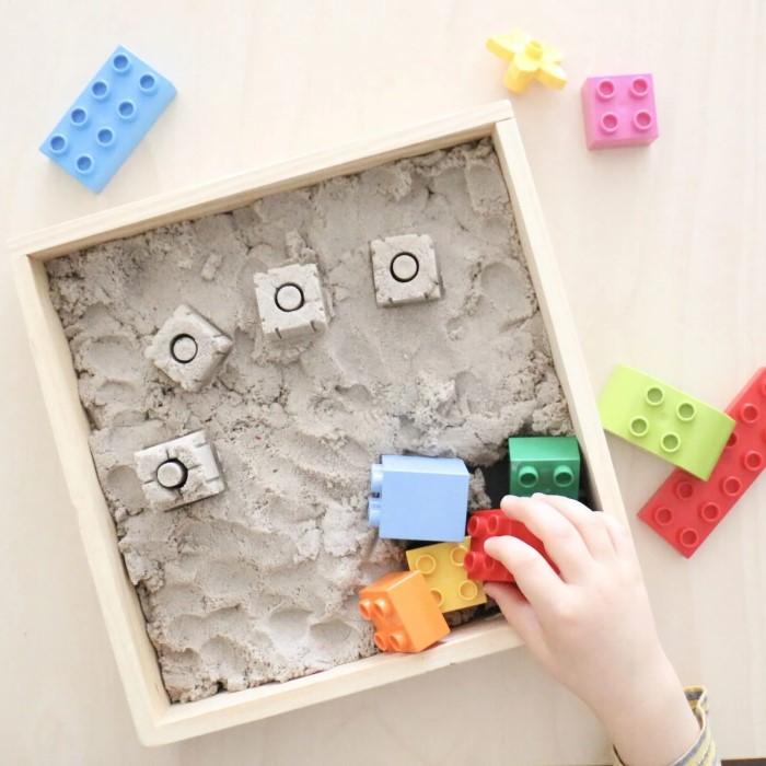 kinetic sand sensory bin