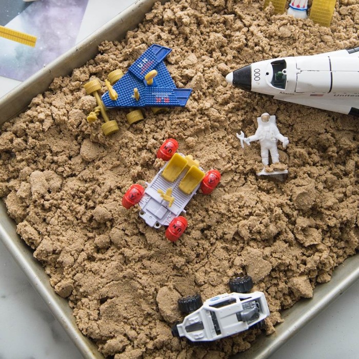 moon sand vs kinetic sand