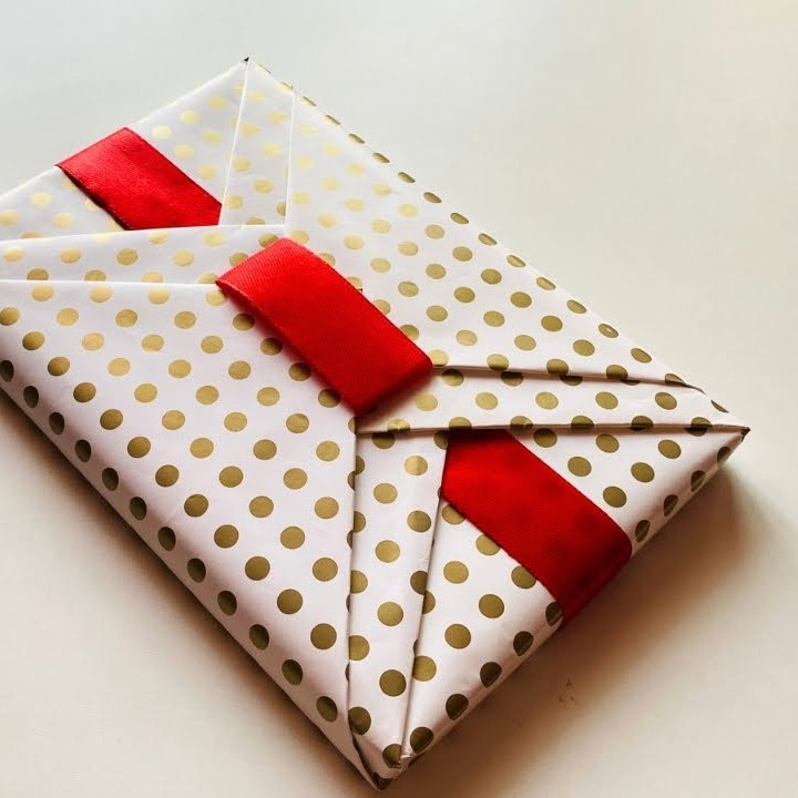 how to wrap a book with pockets