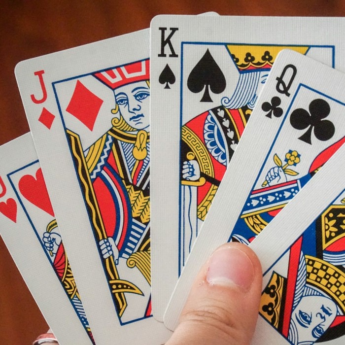 how to play bullshit