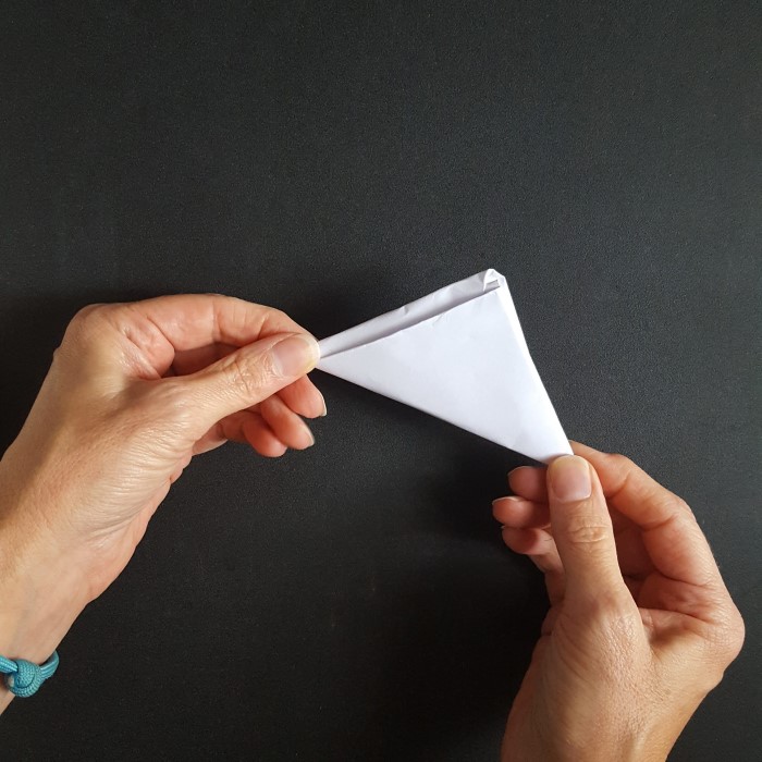 how to make a paper football