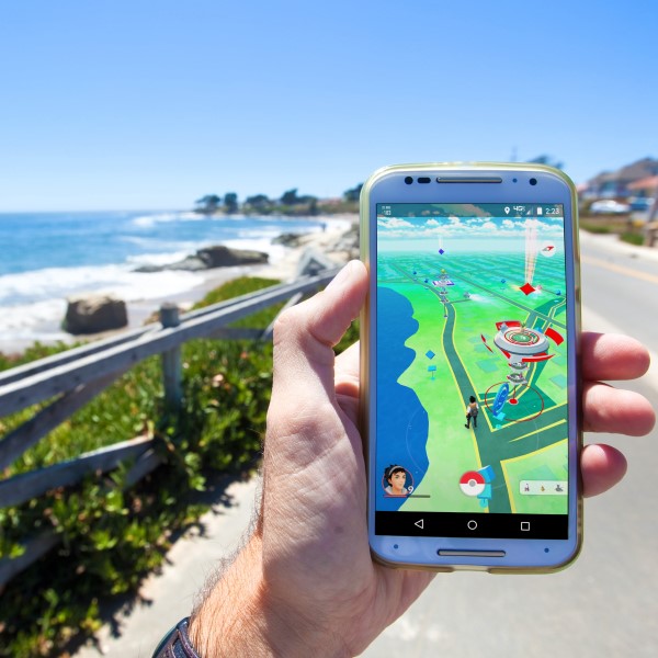 how to play pokemon go