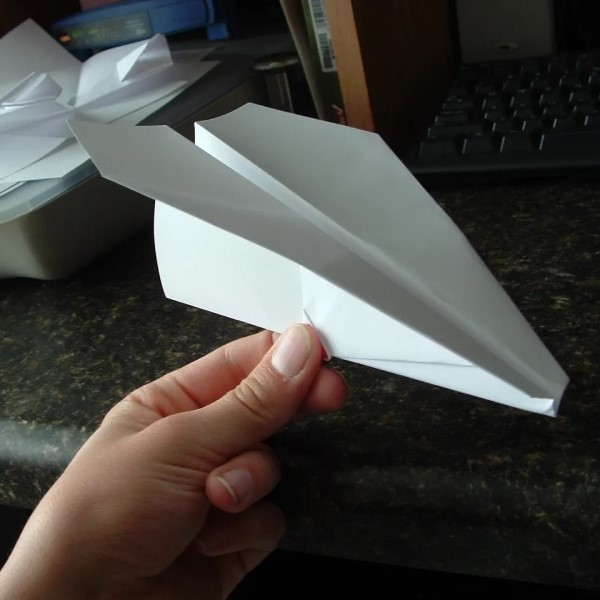 best paper airplane for distance