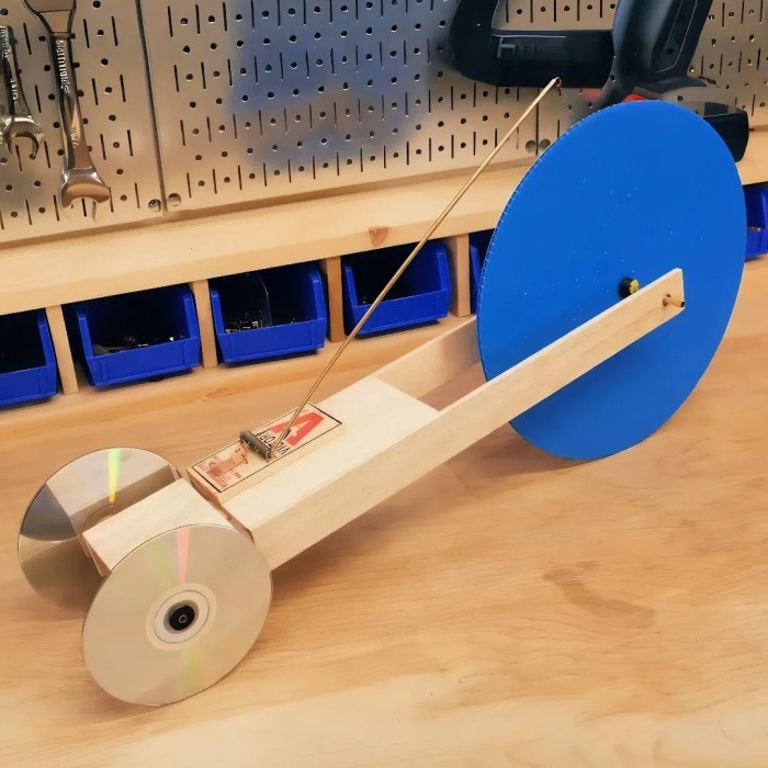 how to make a mousetrap car