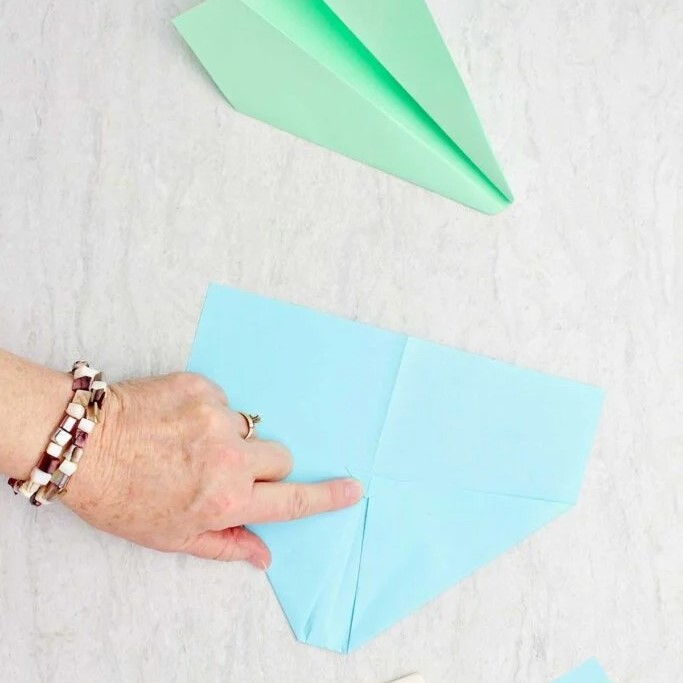 best paper airplane for distance